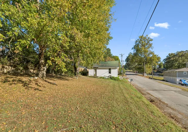 Photo 3 of Single family home for sale at 431 Parkes St, Lawrenceburg, TN 38464 | MLS# 3620402 | Listing updated on 2026-10-27