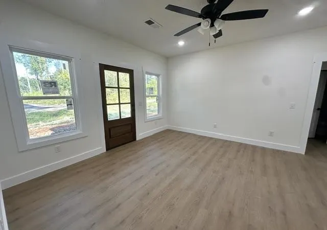 Photo 3 of Single family home for sale at 680 Prince Pl, Savannah, TN 38372 | MLS# 3615151 | Listing updated on 2026-10-08
