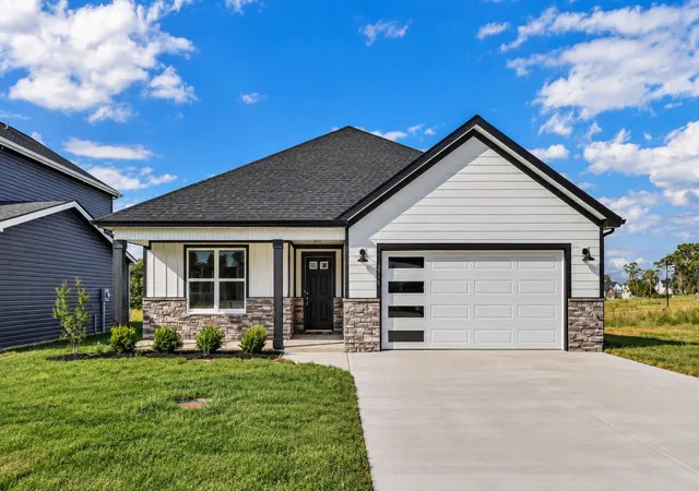 Single family home for sale at 512 Ayden Ln, Clarksville, TN 37042 | MLS# 3615207