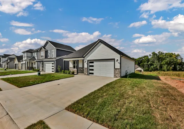 Photo 4 of Single family home for sale at 512 Ayden Ln, Clarksville, TN 37042 | MLS# 3615207 | Listing updated on 2026-10-08