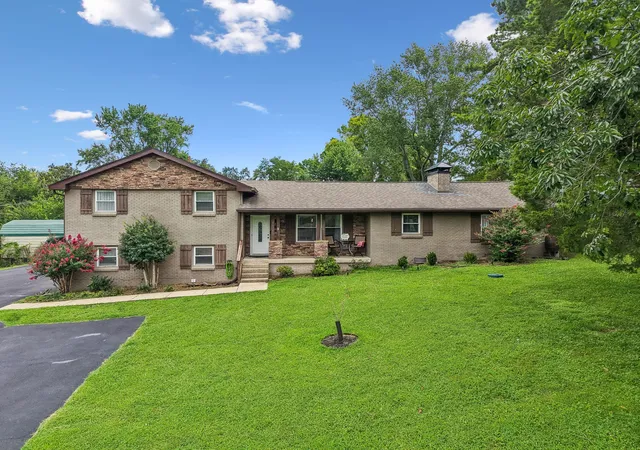 Photo 1 of Single family home for sale at 708 Glen Oaks Dr, Mount Juliet, TN 37122 | MLS# 3615626 | Listing updated on 2026-10-09