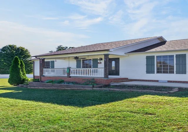 Photo 3 of Single family home for sale at 3901 Walnut Grv Rd, Cookeville, TN 38506 | MLS# 3615247 | Listing updated on 2026-10-08