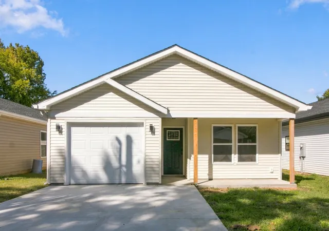 Single family home for sale at 30 Warren St, Paris, TN 38242 | MLS# 3622567 | Listing updated on 2026-10-19