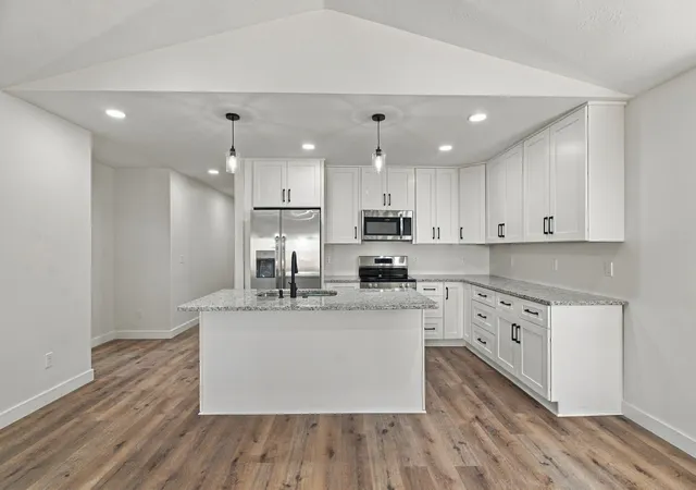 Photo 2 of Single family home for sale at 30 Warren St, Paris, TN 38242 | MLS# 3622567 | Listing updated on 2026-10-19