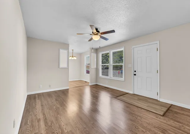 Photo 4 of Single family home for sale at 3450 Arvin Dr, Clarksville, TN 37042 | MLS# 3618682 | Listing updated on 2026-10-09