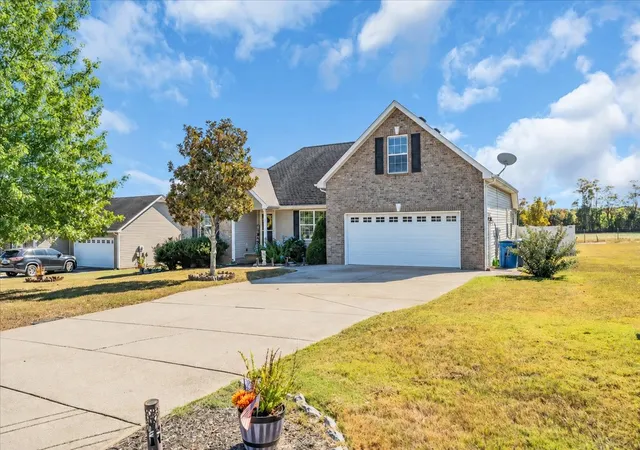 Photo 2 of Single family home for sale at 1233 Crescent Ridge Dr, Murfreesboro, TN 37128 | MLS# 3615277 | Listing updated on 2026-10-08
