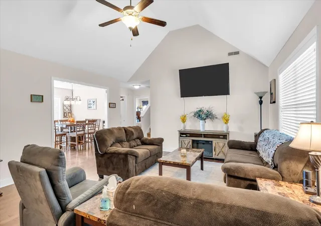 Photo 3 of Single family home for sale at 1233 Crescent Ridge Dr, Murfreesboro, TN 37128 | MLS# 3615277 | Listing updated on 2026-10-08