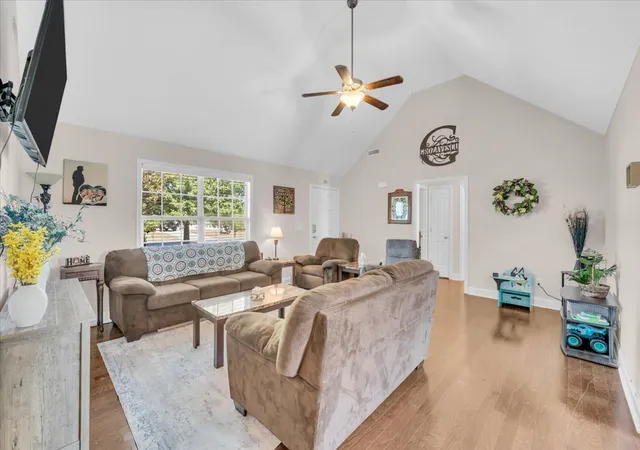 Photo 4 of Single family home for sale at 1233 Crescent Ridge Dr, Murfreesboro, TN 37128 | MLS# 3615277 | Listing updated on 2026-10-08