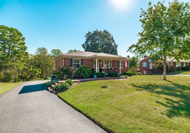 Photo 1 of Single family home for sale at 4052 S Sequoia Dr, Springfield, TN 37172 | MLS# 3619296 | Listing updated on 2026-10-14