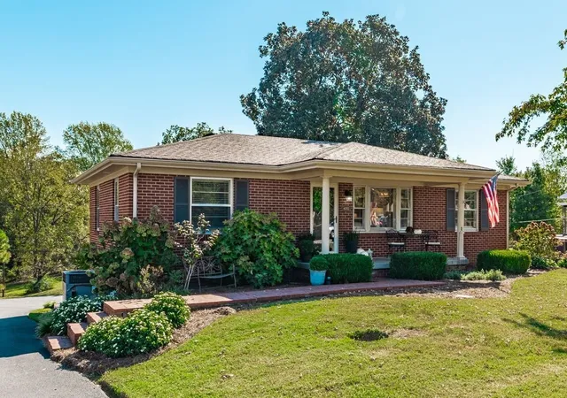 Photo 1 of Single family home for sale at 4052 S Sequoia Dr, Springfield, TN 37172 | MLS# 3619296 | Listing updated on 2026-10-14