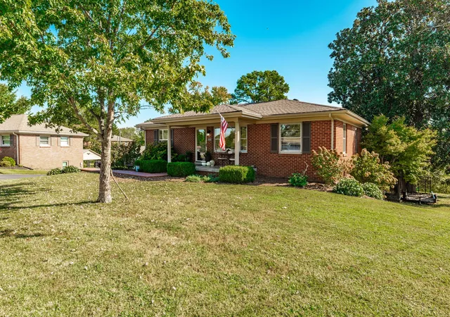 Photo 2 of Single family home for sale at 4052 S Sequoia Dr, Springfield, TN 37172 | MLS# 3619296 | Listing updated on 2026-10-14