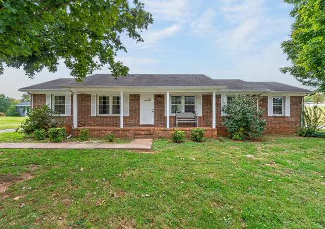 Photo 1 of Single family home for sale at 74 Crestview Dr, Mc Minnville, TN 37110 | MLS# 3619786 | Listing updated on 2026-10-19