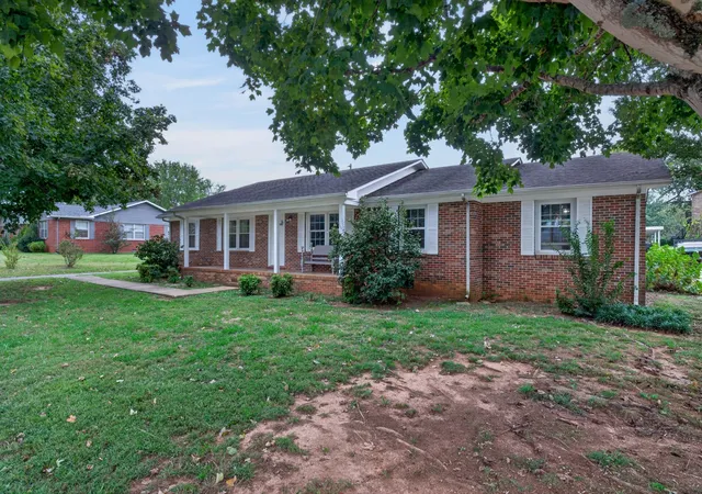 Photo 1 of Single family home for sale at 74 Crestview Dr, Mc Minnville, TN 37110 | MLS# 3619786 | Listing updated on 2026-10-19