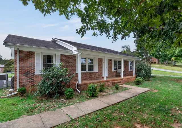 Photo 2 of Single family home for sale at 74 Crestview Dr, Mc Minnville, TN 37110 | MLS# 3619786 | Listing updated on 2026-10-19