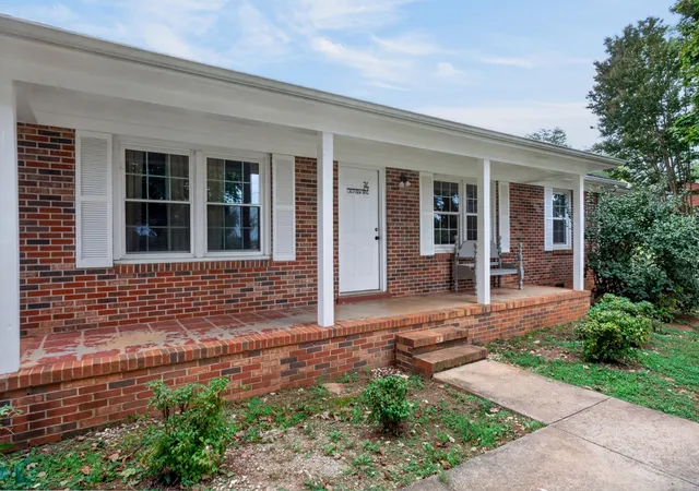 Photo 3 of Single family home for sale at 74 Crestview Dr, Mc Minnville, TN 37110 | MLS# 3619786 | Listing updated on 2026-10-19