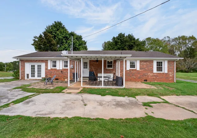 Photo 4 of Single family home for sale at 74 Crestview Dr, Mc Minnville, TN 37110 | MLS# 3619786 | Listing updated on 2026-10-19