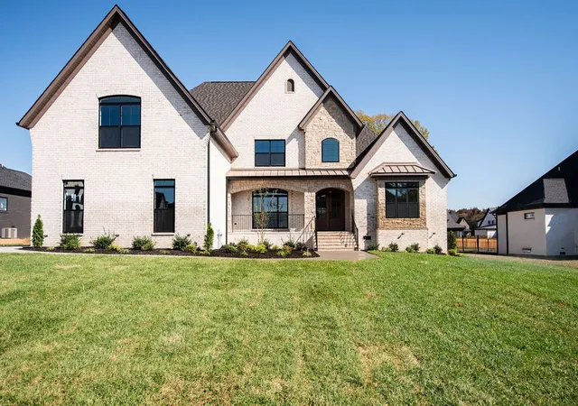 Single family home for sale at 884 Harrisburg Ln, Mount Juliet, TN 37122 | MLS# 3615336