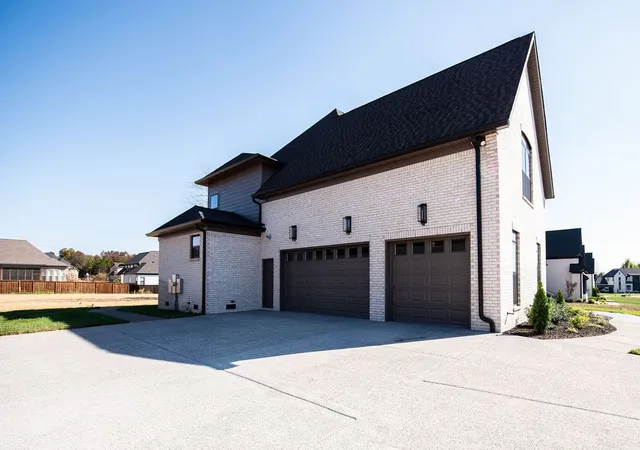 Photo 3 of Single family home for sale at 884 Harrisburg Ln, Mount Juliet, TN 37122 | MLS# 3615336 | Listing updated on 2026-10-08