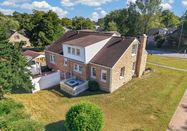 Photo 2 of Single family home for sale at 1011 Swanson Blvd, Fayetteville, TN 37334 | MLS# 3618864 | Listing updated on 2026-10-09