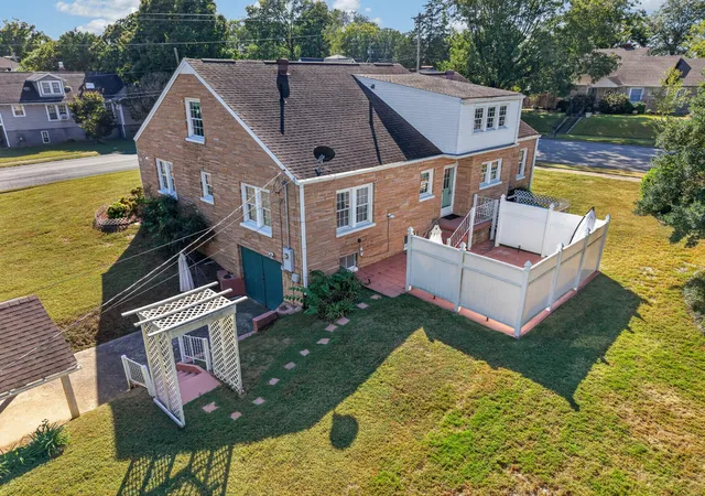 Photo 3 of Single family home for sale at 1011 Swanson Blvd, Fayetteville, TN 37334 | MLS# 3618864 | Listing updated on 2026-10-09