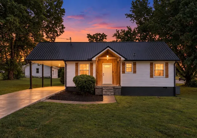 Photo 2 of Single family home for sale at 100 Brook Dr, Dickson, TN 37055 | MLS# 3615345 | Listing updated on 2026-10-08