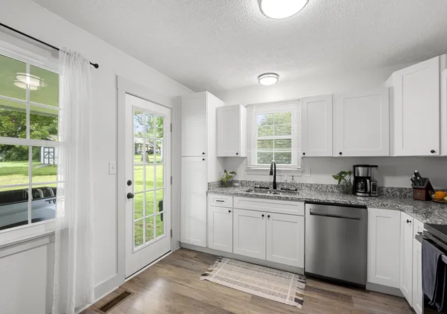Photo 4 of Single family home for sale at 100 Brook Dr, Dickson, TN 37055 | MLS# 3615345 | Listing updated on 2026-10-08