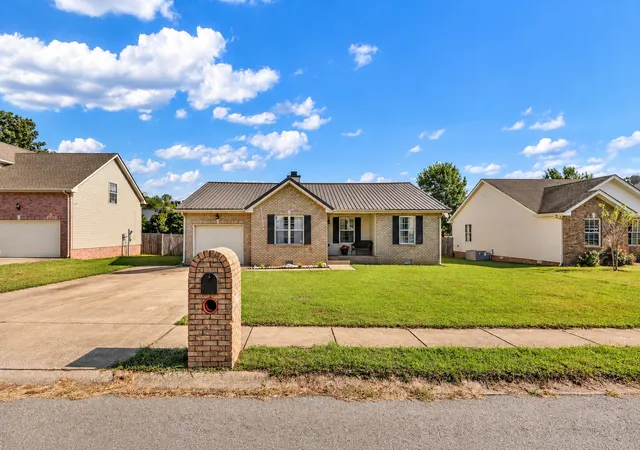 Photo 2 of Single family home for sale at 3205 Veranda Cir, Clarksville, TN 37042 | MLS# 3615322 | Listing updated on 2026-10-19