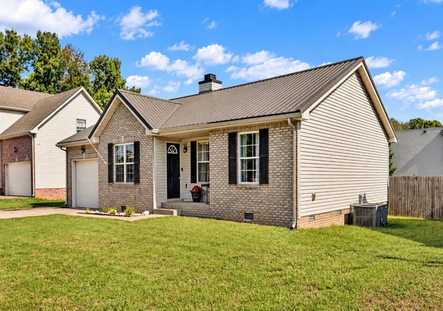 Photo 3 of Single family home for sale at 3205 Veranda Cir, Clarksville, TN 37042 | MLS# 3615322 | Listing updated on 2026-10-19