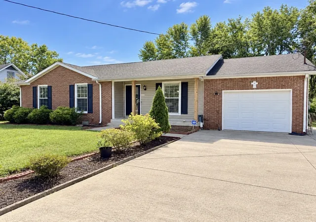 Single family home for sale at 620 Doane Dr, Clarksville, TN 37042 | MLS# 3615350