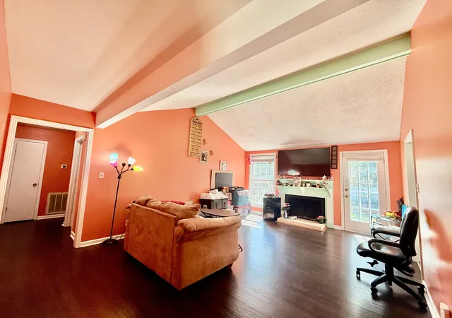 Photo 3 of Single family home for sale at 620 Doane Dr, Clarksville, TN 37042 | MLS# 3615350 | Listing updated on 2026-10-08