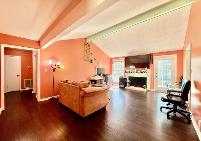 Photo 4 of Single family home for sale at 620 Doane Dr, Clarksville, TN 37042 | MLS# 3615350 | Listing updated on 2026-10-08