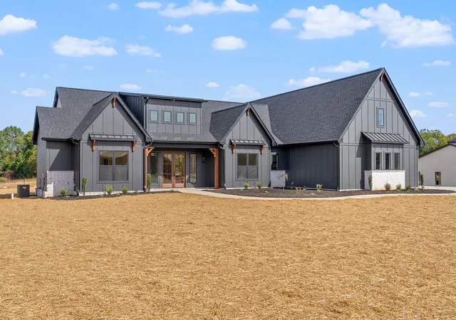 Photo 1 of Single family home for sale at 11 Rustic Pines, Dover, TN 37058 | MLS# 3620991 | Listing updated on 2026-10-15