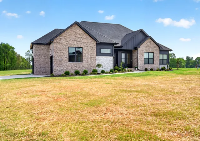 Photo 1 of Single family home for sale at 14 Rustic Pines, Dover, TN 37058 | MLS# 3620995 | Listing updated on 2026-10-15