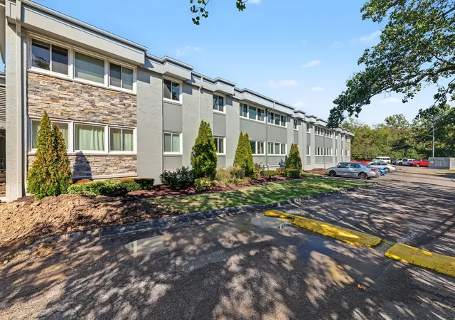 Listing Photo 1 - Condo for sale in building located at 1900 Richard Jones Rd, Nashville, TN 37215 - Unit #A203