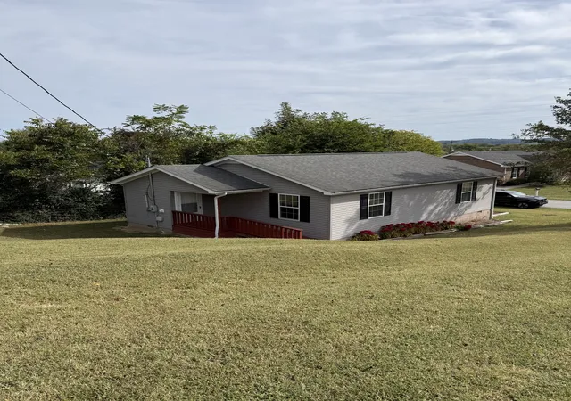Photo 3 of Single family home for sale at 116 Davis St S, Carthage, TN 37030 | MLS# 3618775 | Listing updated on 2026-10-09