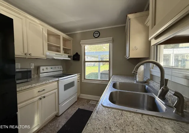 Photo 4 of Single family home for sale at 1379 Byrd Cir, Kingston, TN 37763 | MLS# 3615353 | Listing updated on 2026-10-08