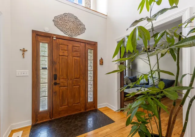 Photo 3 of Single family home for sale at 4897 Hampshire Pl, Hixson, TN 37343 | MLS# 3615366 | Listing updated on 2026-10-08