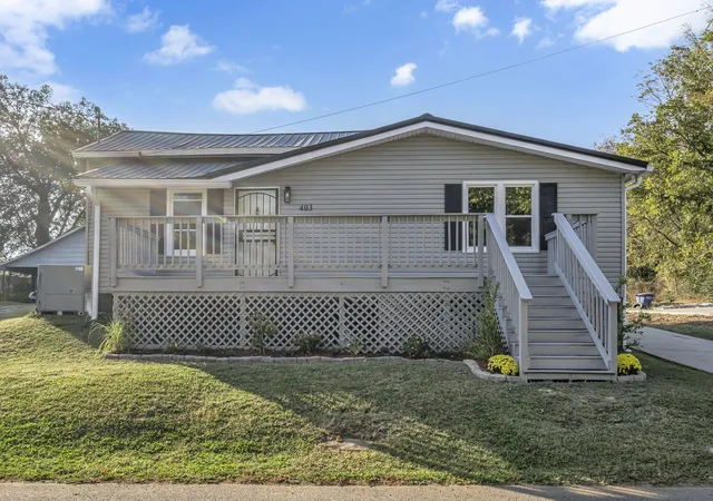 Photo 1 of Single family home for sale at 403 Carpenter St, Mount Pleasant, TN 38474 | MLS# 3615392 | Listing updated on 2026-10-09