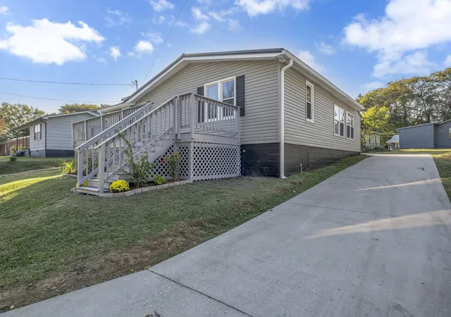 Photo 2 of Single family home for sale at 403 Carpenter St, Mount Pleasant, TN 38474 | MLS# 3615392 | Listing updated on 2026-10-09