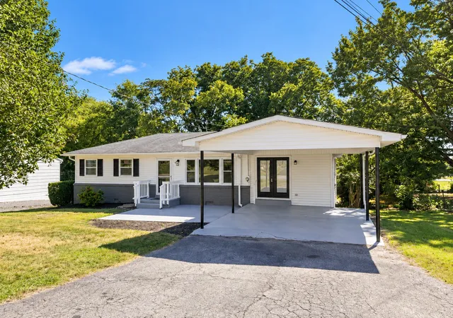 Single family home for sale at 210 Rolling Rd, Shelbyville, TN 37160 | MLS# 3615423