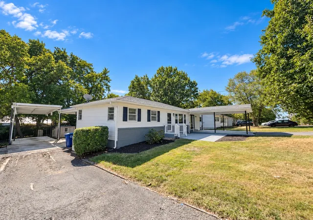 Photo 3 of Single family home for sale at 210 Rolling Rd, Shelbyville, TN 37160 | MLS# 3615423 | Listing updated on 2026-10-09