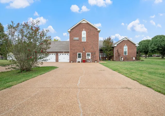 Single family home for sale at 305 Lyon Dr, Portland, TN 37148 | MLS# 3619306