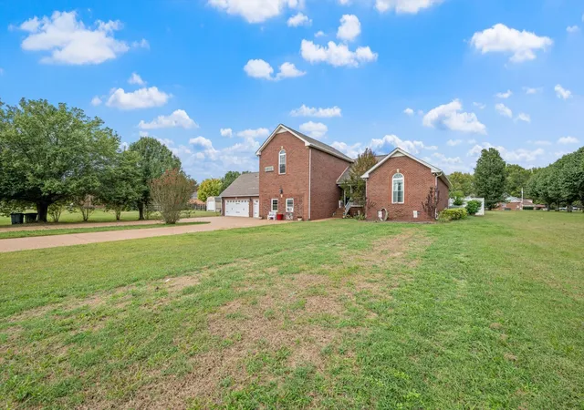Photo 2 of Single family home for sale at 305 Lyon Dr, Portland, TN 37148 | MLS# 3619306 | Listing updated on 2026-10-17