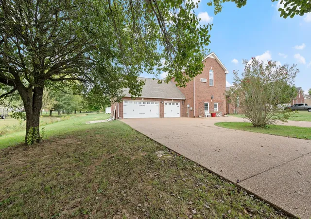Photo 1 of Single family home for sale at 305 Lyon Dr, Portland, TN 37148 | MLS# 3619306 | Listing updated on 2026-10-17