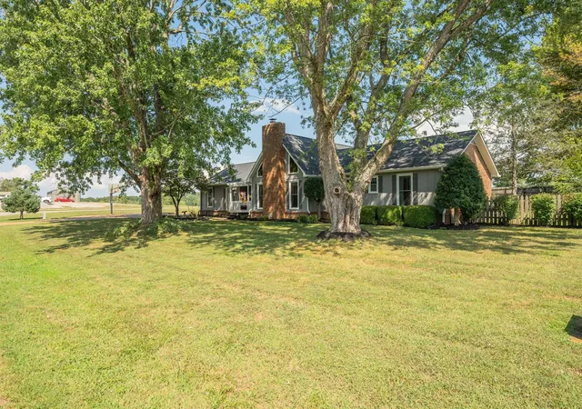 Photo 2 of Single family home for sale at 131 Stoneybrook Rd, Columbia, TN 38401 | MLS# 3618903 | Listing updated on 2026-10-10