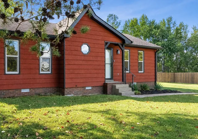 Photo 1 of Single family home for sale at 103 Ravenwood Cir, Dickson, TN 37055 | MLS# 3618918 | Listing updated on 2026-10-28