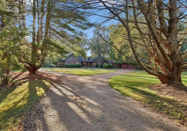 Photo 3 of Single family home for sale at 1006 Remington Pl, Manchester, TN 37355 | MLS# 3615672 | Listing updated on 2026-10-10
