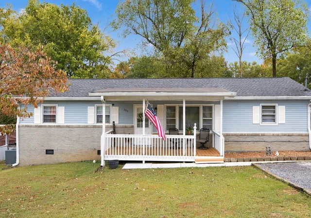 Single family home for sale at 305 S Fairoak St, Shelbyville, TN 37160 | MLS# 3615439