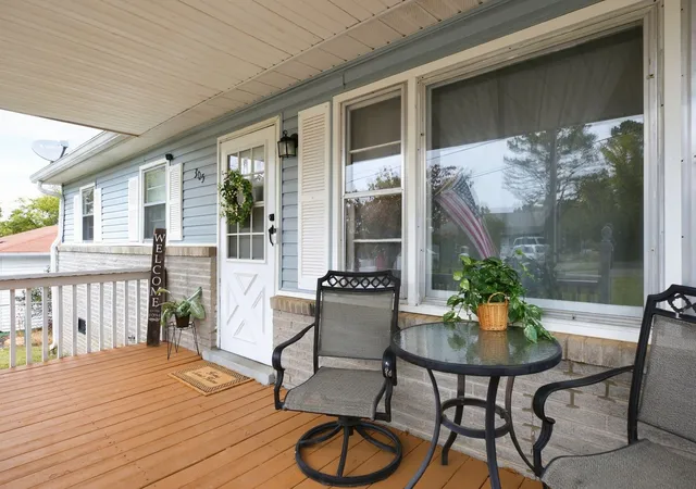 Photo 3 of Single family home for sale at 305 S Fairoak St, Shelbyville, TN 37160 | MLS# 3615439 | Listing updated on 2026-10-09