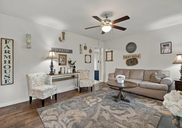 Photo 3 of Single family home for sale at 305 S Fairoak St, Shelbyville, TN 37160 | MLS# 3615439 | Listing updated on 2026-10-09